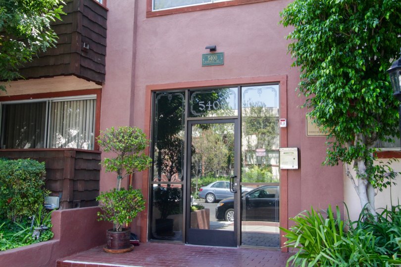 5400 Newcastle Ave Encino CA